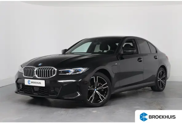 330e M Sport | Memory | Sportstoelen | LED | HUD | Cruise Adaptive | 360 Camera | Sfeerverlichting | BLIS | Leder | Stoelverwarming | Elk. Achterklep | Lichtmetalen Velgen