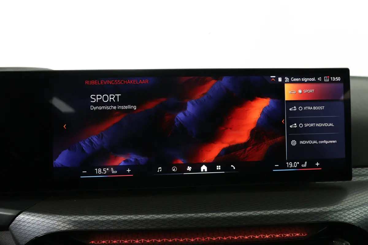 330e M Sport | Memory | Sportstoelen | LED | HUD | Cruise Adaptive | 360 Camera | Sfeerverlichting | BLIS | Leder | Stoelverwarming | Elk. Achterklep | Lichtmetalen Velgen