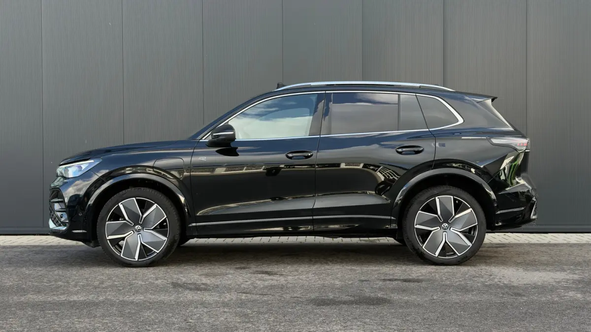 1.5 eHybrid 204pk R-Line Edition | SOH: 100% | Trekhaak | Panoramadak | Adaptive Cruise | 360 Camera | Head-up Display | 20" |