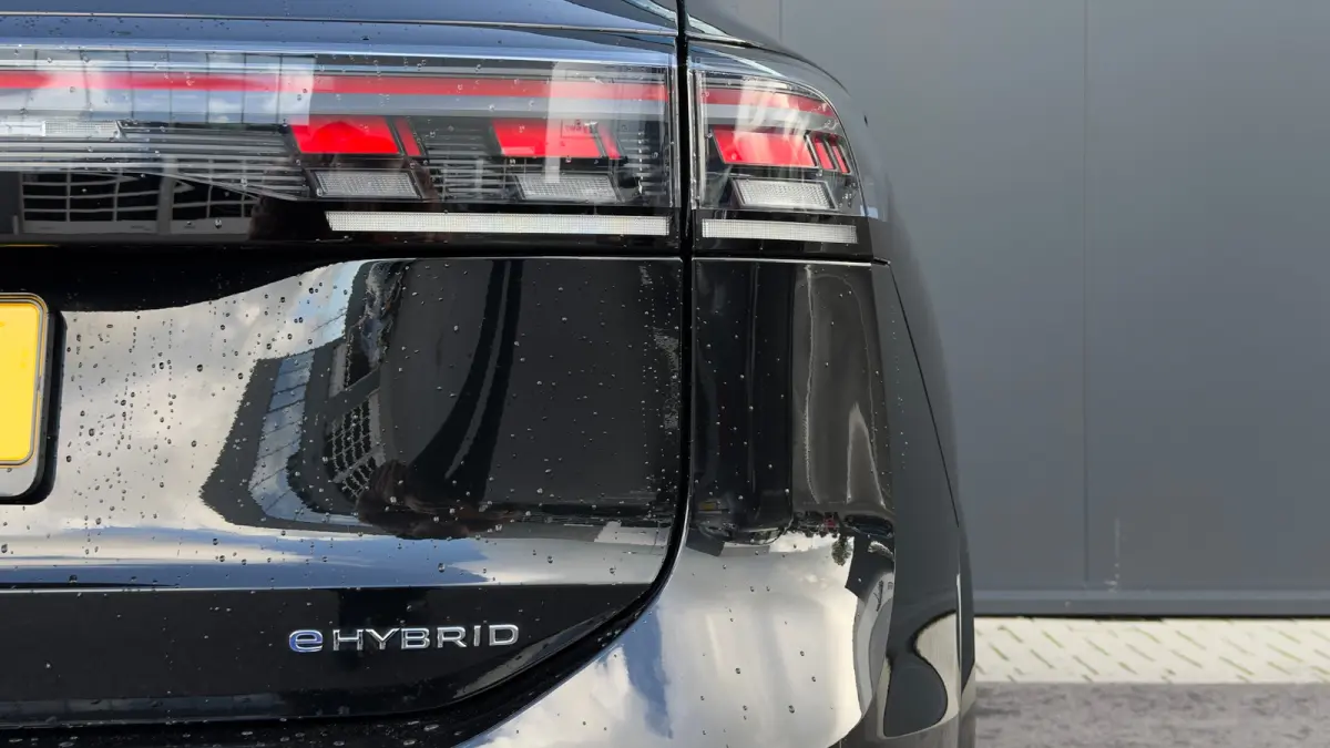1.5 eHybrid 204pk R-Line Edition | SOH: 100% | Trekhaak | Panoramadak | Adaptive Cruise | 360 Camera | Head-up Display | 20" |