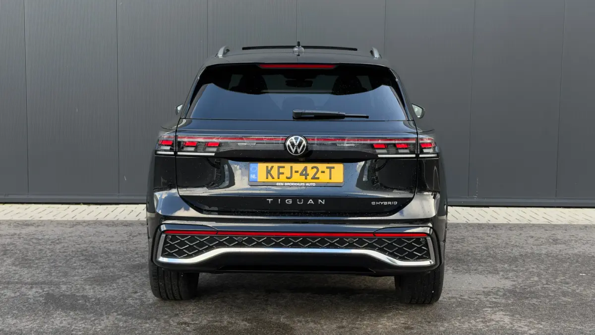 1.5 eHybrid 204pk R-Line Edition | SOH: 100% | Trekhaak | Panoramadak | Adaptive Cruise | 360 Camera | Head-up Display | 20" |