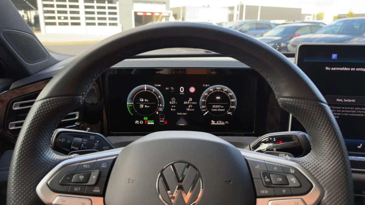 1.5 eHybrid 204pk R-Line Edition | SOH: 100% | Trekhaak | Panoramadak | Adaptive Cruise | 360 Camera | Head-up Display | 20" |