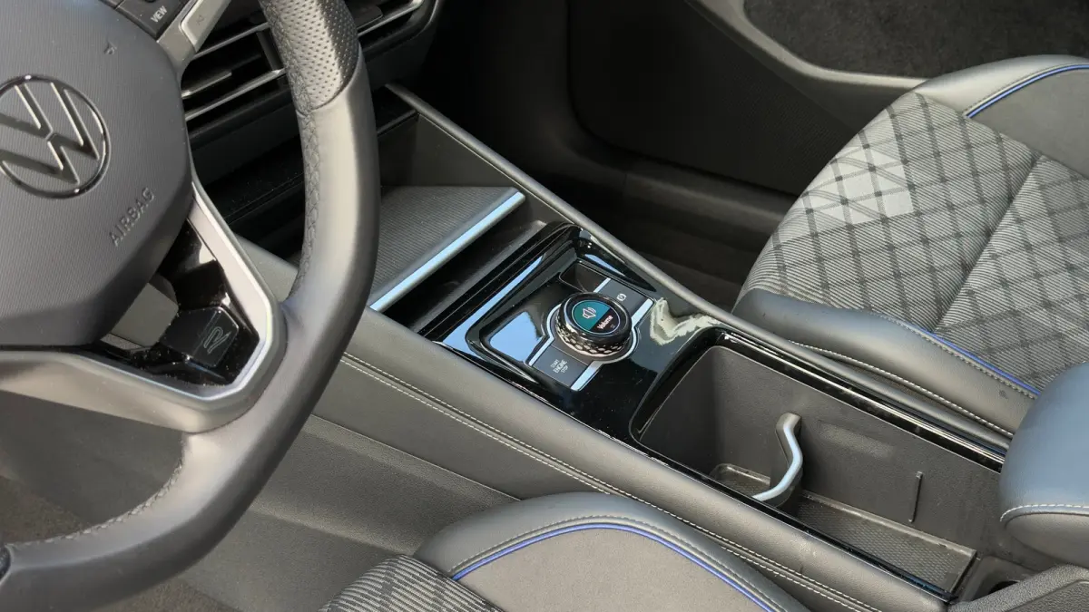 1.5 eHybrid 204pk R-Line Edition | SOH: 100% | Trekhaak | Panoramadak | Adaptive Cruise | 360 Camera | Head-up Display | 20" |