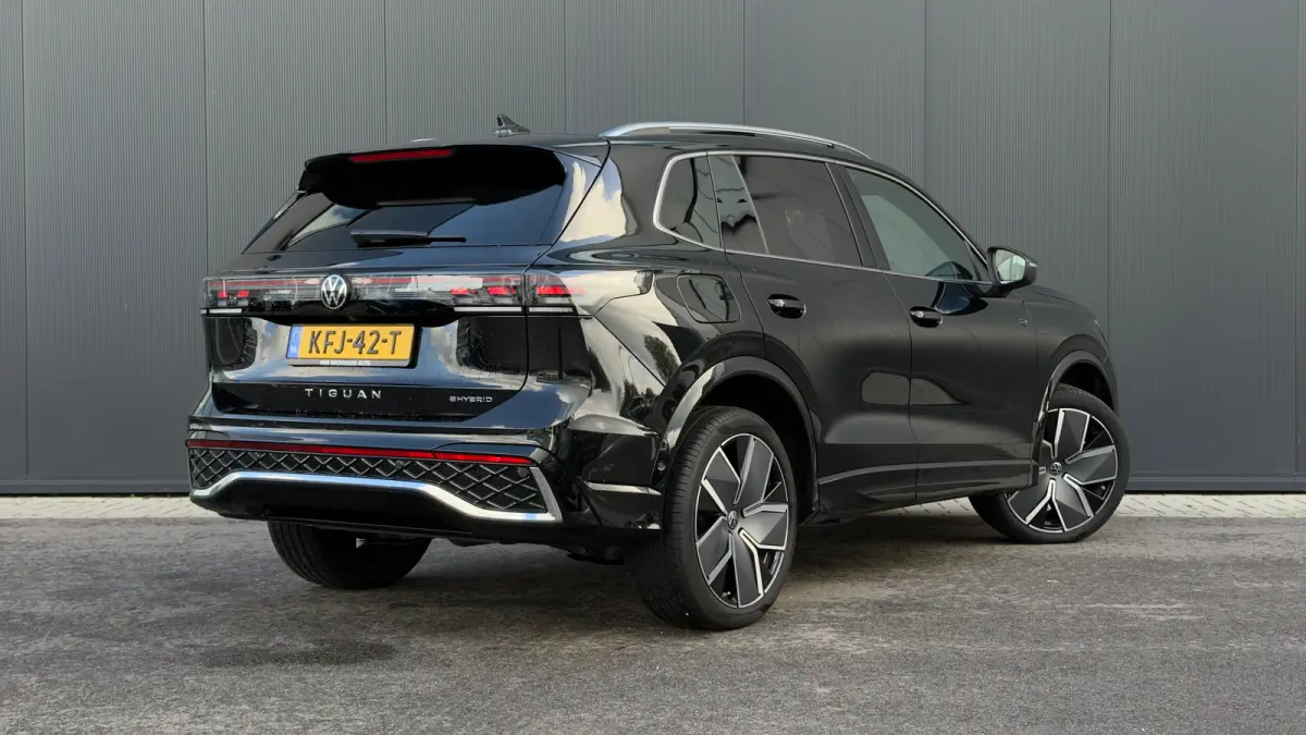 1.5 eHybrid 204pk R-Line Edition | SOH: 100% | Trekhaak | Panoramadak | Adaptive Cruise | 360 Camera | Head-up Display | 20" |