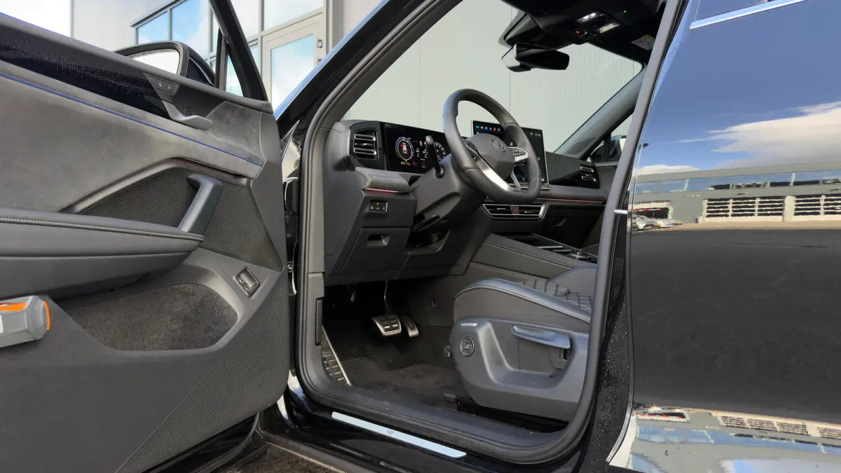 1.5 eHybrid 204pk R-Line Edition | SOH: 100% | Trekhaak | Panoramadak | Adaptive Cruise | 360 Camera | Head-up Display | 20" |
