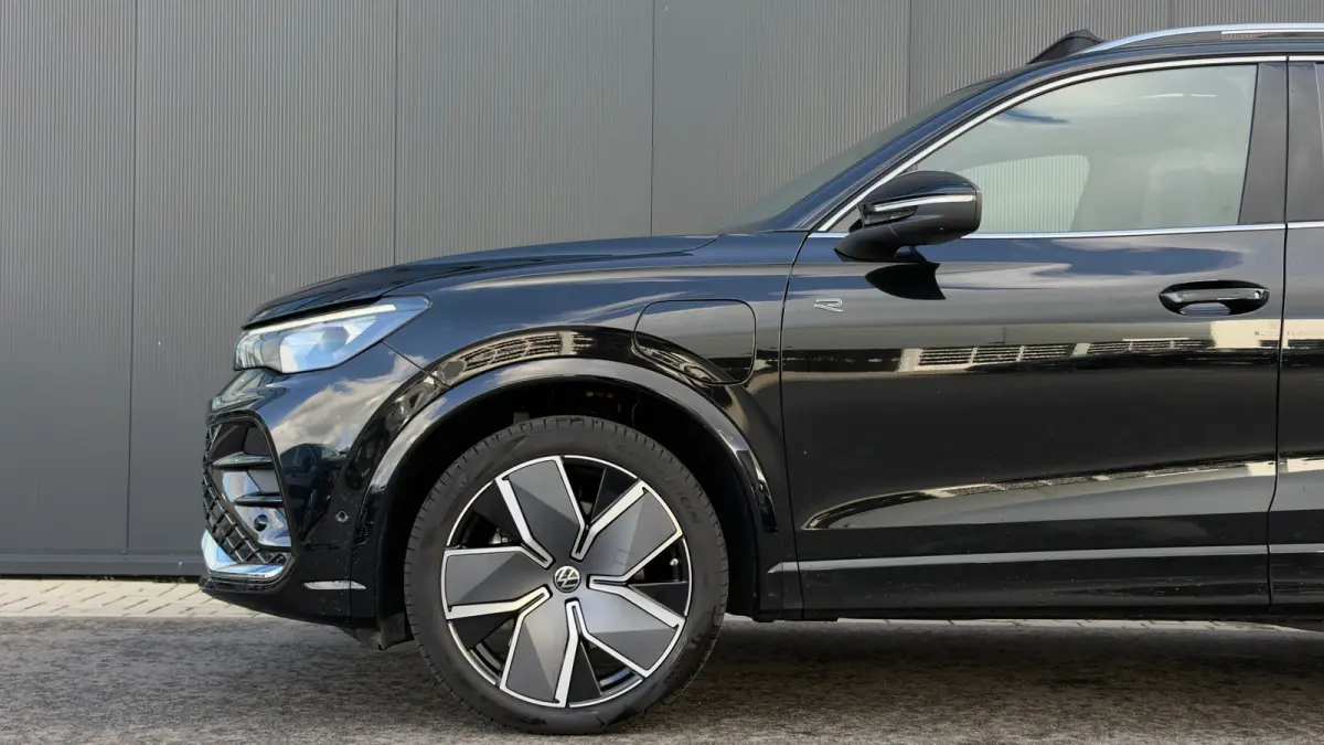 1.5 eHybrid 204pk R-Line Edition | SOH: 100% | Trekhaak | Panoramadak | Adaptive Cruise | 360 Camera | Head-up Display | 20" |