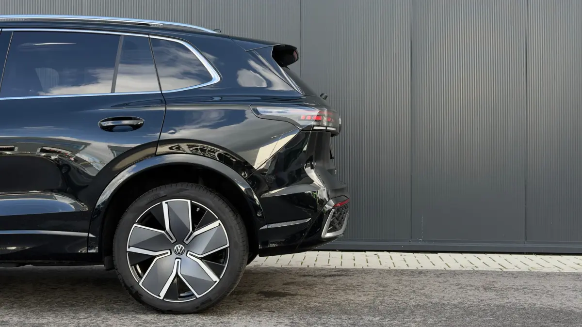 1.5 eHybrid 204pk R-Line Edition | SOH: 100% | Trekhaak | Panoramadak | Adaptive Cruise | 360 Camera | Head-up Display | 20" |