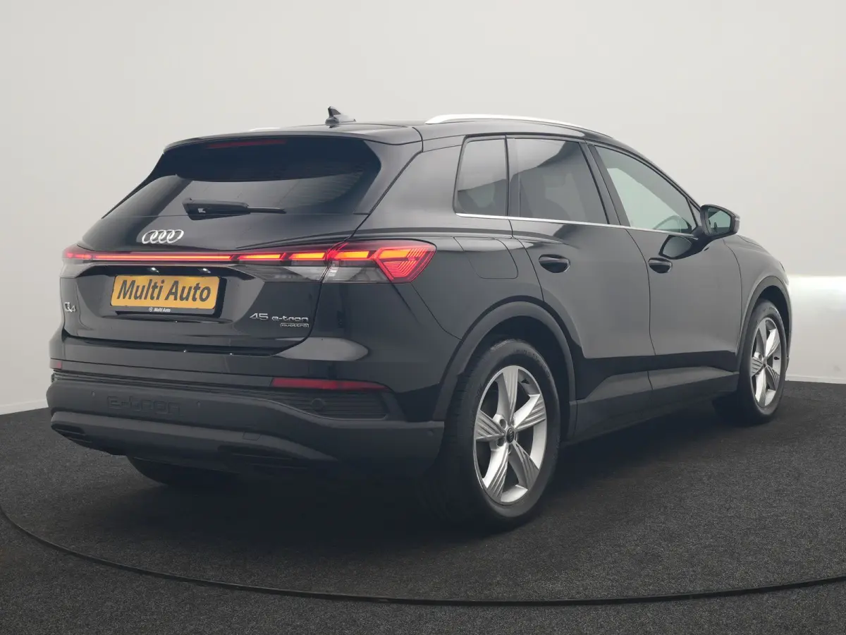 45 quattro S Line 82 kWh 286pk Dealer O.H | Trekhaak Af Fabriek | Adaptive Cruise | 360 Camera | Matrix LED | Lederen Sportstoelen Verwarmd | Keyless | Sfeerverlichting | Blis | Navigatie | 