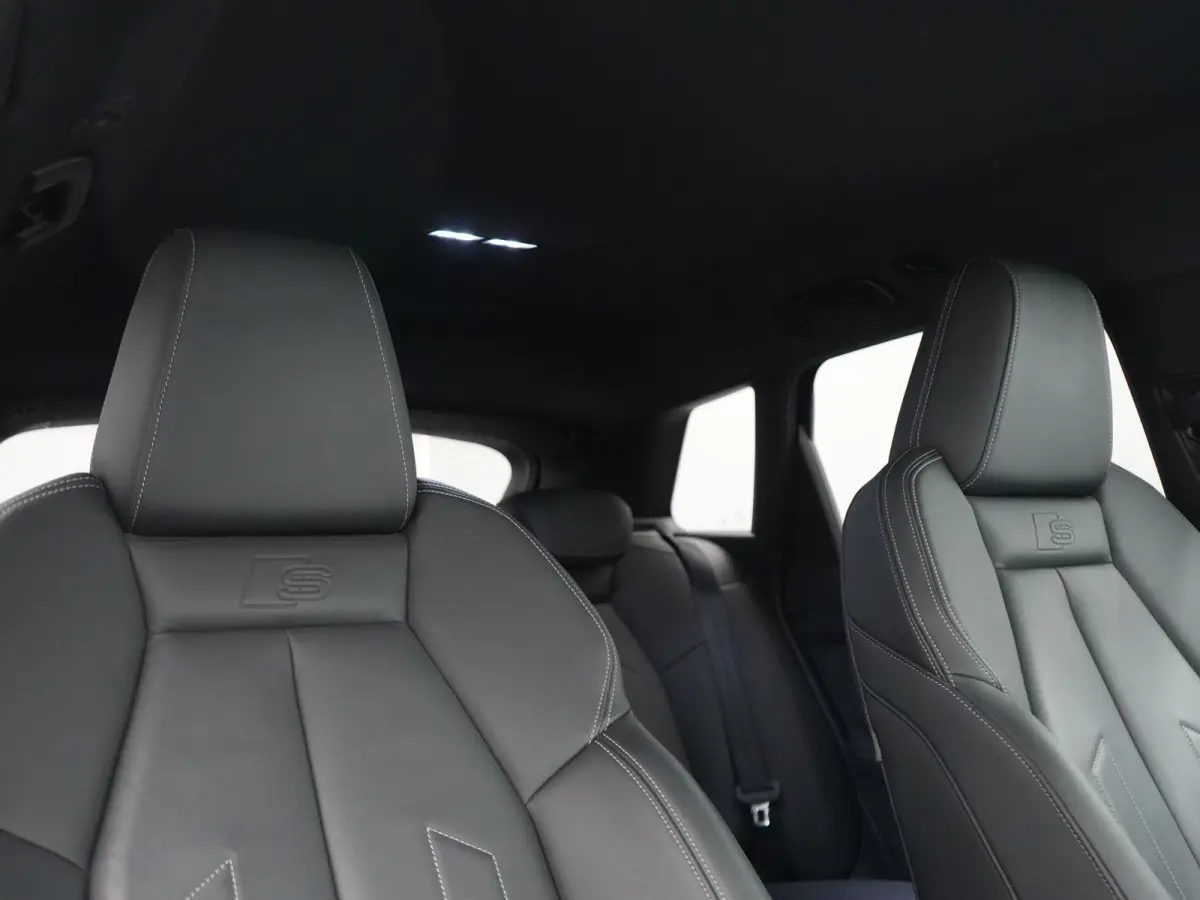 45 quattro S Line 82 kWh 286pk Dealer O.H | Trekhaak Af Fabriek | Adaptive Cruise | 360 Camera | Matrix LED | Lederen Sportstoelen Verwarmd | Keyless | Sfeerverlichting | Blis | Navigatie | 