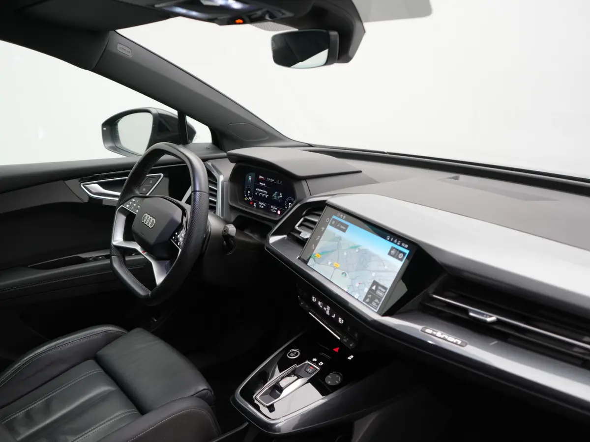 45 quattro S Line 82 kWh 286pk Dealer O.H | Trekhaak Af Fabriek | Adaptive Cruise | 360 Camera | Matrix LED | Lederen Sportstoelen Verwarmd | Keyless | Sfeerverlichting | Blis | Navigatie | 