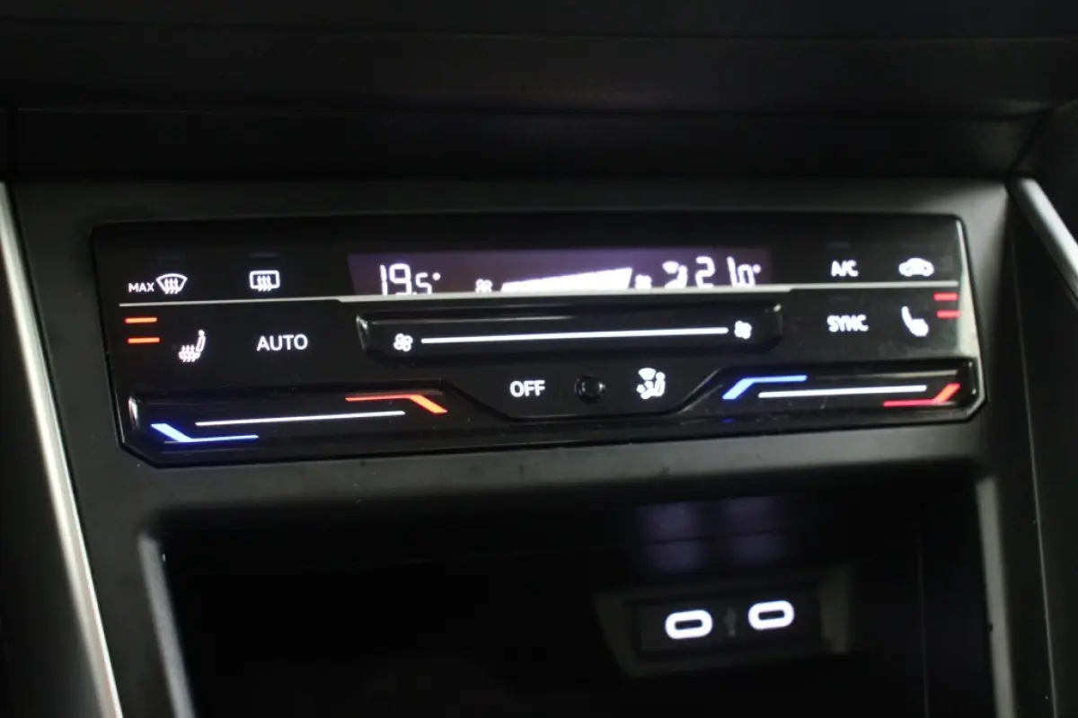 1.0 TSI Life Business - Digitaal Cockpit, Carplay, Adapt. Cruise, Clima, Stoelverw.