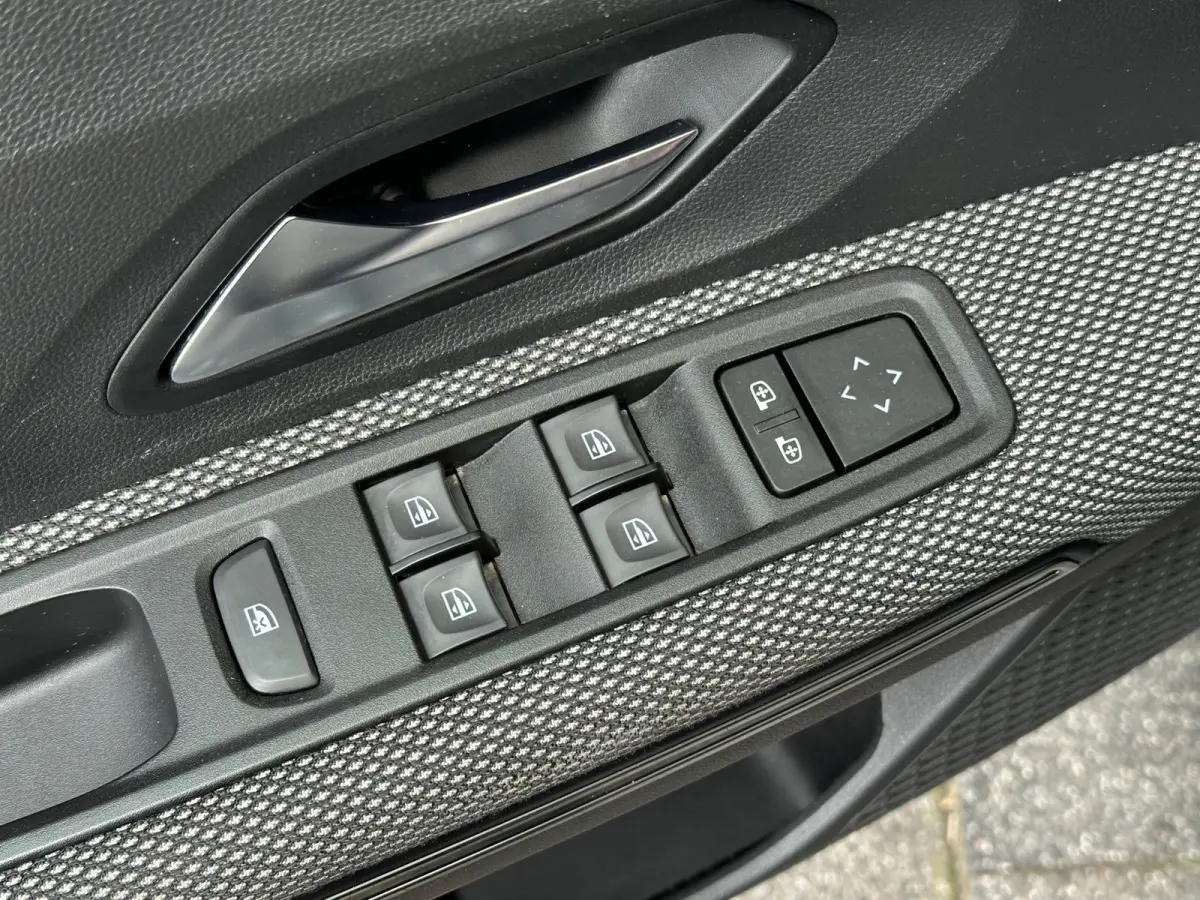 1.0 TCe 110 Expression 7 Pers Navi Camera Carplay PDC