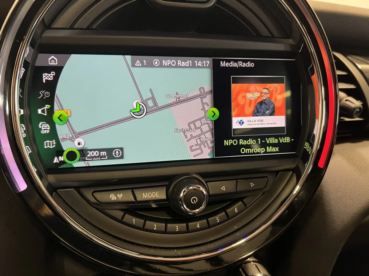 2.0 John Cooper Works Chili | Navigatie | LM Velgen 18" | Elektrisch Glazen Panoramadak | Voorstoelen Verwarmd | Achteruitrijcamera |  Cruise Control Adaptief | Airco |