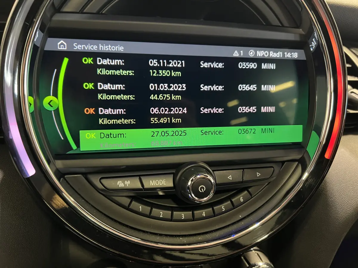 2.0 John Cooper Works Chili | Navigatie | LM Velgen 18" | Elektrisch Glazen Panoramadak | Voorstoelen Verwarmd | Achteruitrijcamera |  Cruise Control Adaptief | Airco |