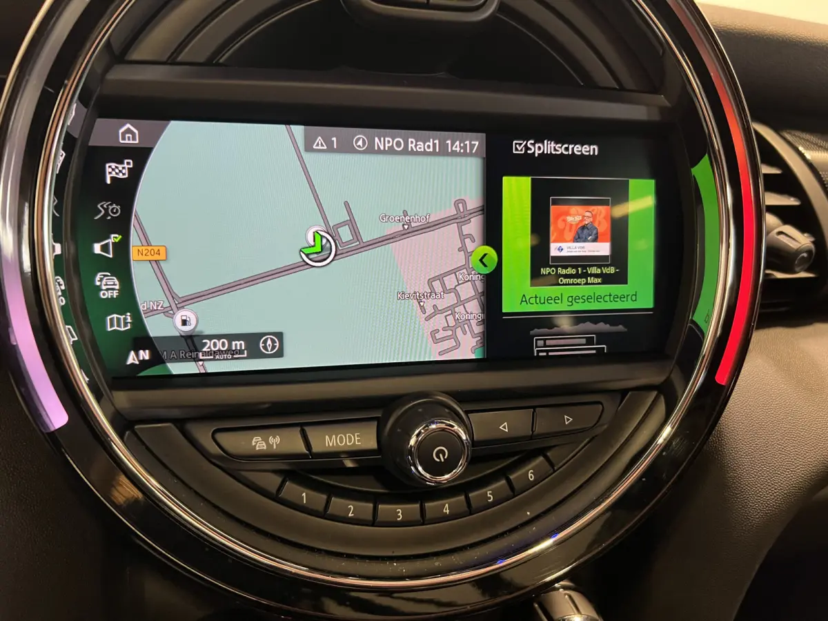 2.0 John Cooper Works Chili | Navigatie | LM Velgen 18" | Elektrisch Glazen Panoramadak | Voorstoelen Verwarmd | Achteruitrijcamera |  Cruise Control Adaptief | Airco |