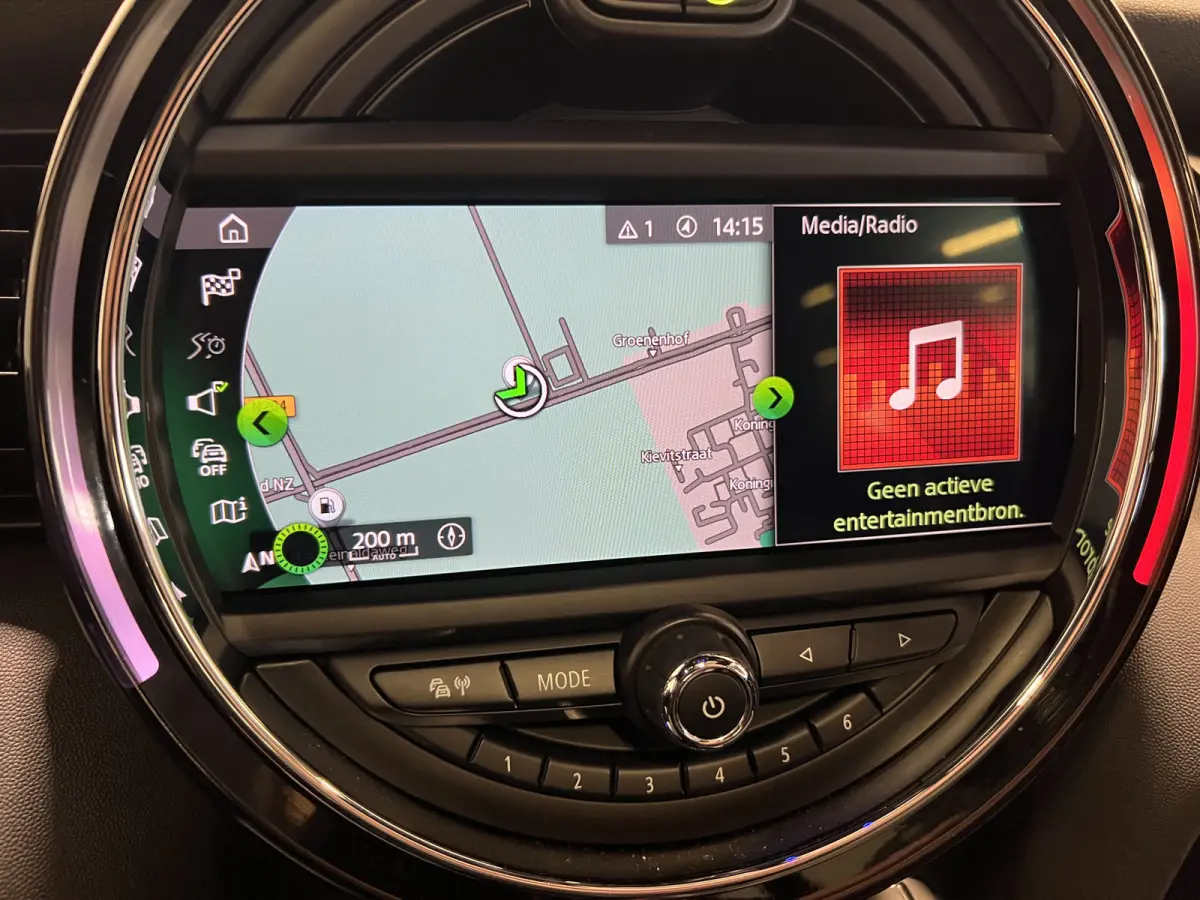 2.0 John Cooper Works Chili | Navigatie | LM Velgen 18" | Elektrisch Glazen Panoramadak | Voorstoelen Verwarmd | Achteruitrijcamera |  Cruise Control Adaptief | Airco |