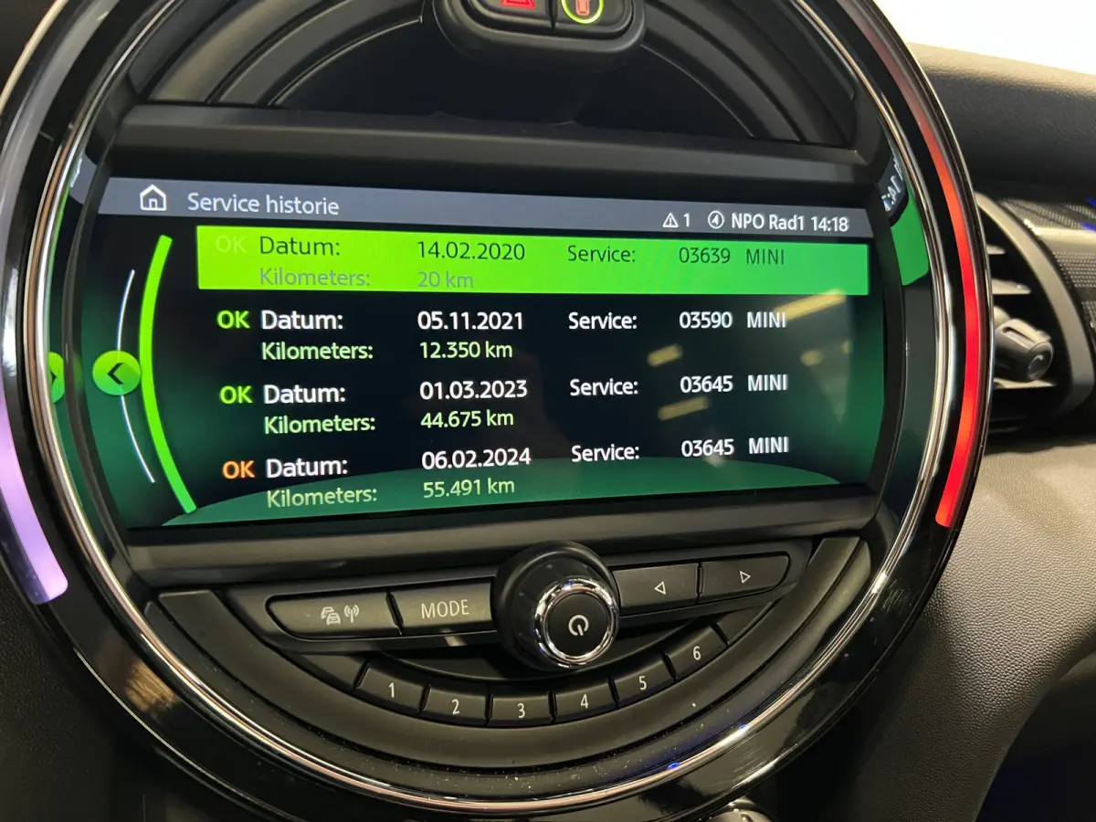 2.0 John Cooper Works Chili | Navigatie | LM Velgen 18" | Elektrisch Glazen Panoramadak | Voorstoelen Verwarmd | Achteruitrijcamera |  Cruise Control Adaptief | Airco |