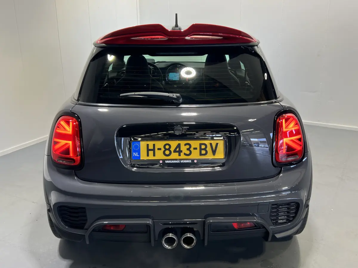 2.0 John Cooper Works Chili | Navigatie | LM Velgen 18" | Elektrisch Glazen Panoramadak | Voorstoelen Verwarmd | Achteruitrijcamera |  Cruise Control Adaptief | Airco |