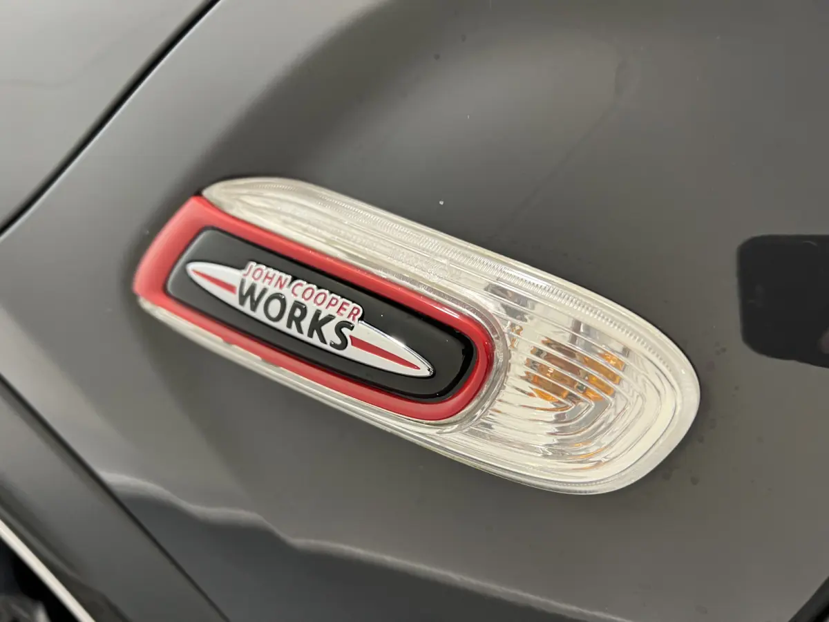 2.0 John Cooper Works Chili | Navigatie | LM Velgen 18" | Elektrisch Glazen Panoramadak | Voorstoelen Verwarmd | Achteruitrijcamera |  Cruise Control Adaptief | Airco |