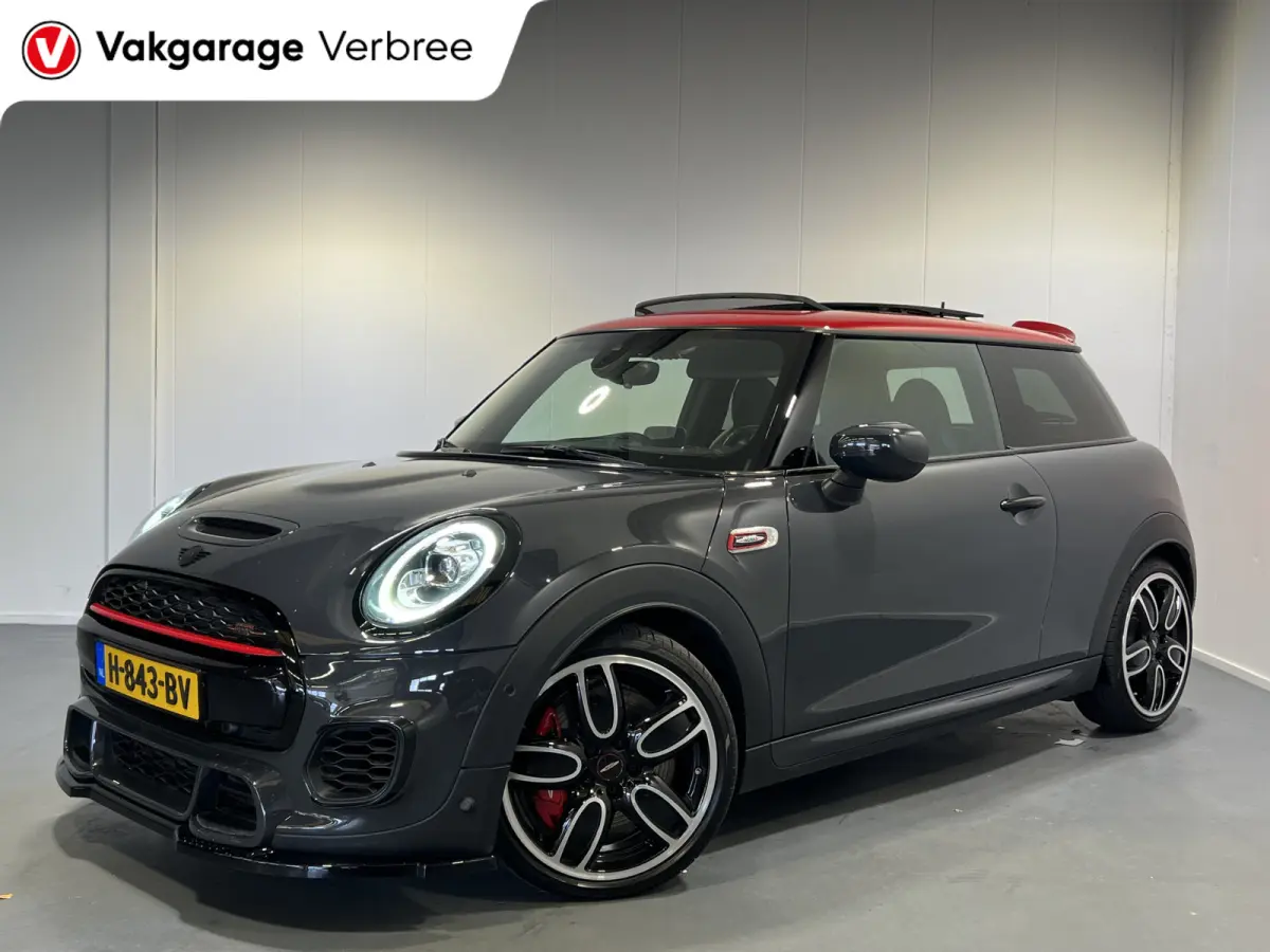 2.0 John Cooper Works Chili | Navigatie | LM Velgen 18" | Elektrisch Glazen Panoramadak | Voorstoelen Verwarmd | Achteruitrijcamera |  Cruise Control Adaptief | Airco |