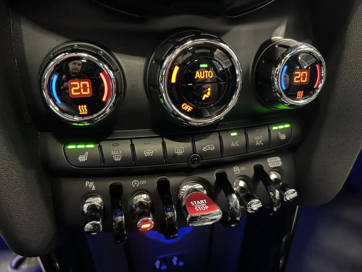 2.0 John Cooper Works Chili | Navigatie | LM Velgen 18" | Elektrisch Glazen Panoramadak | Voorstoelen Verwarmd | Achteruitrijcamera |  Cruise Control Adaptief | Airco |