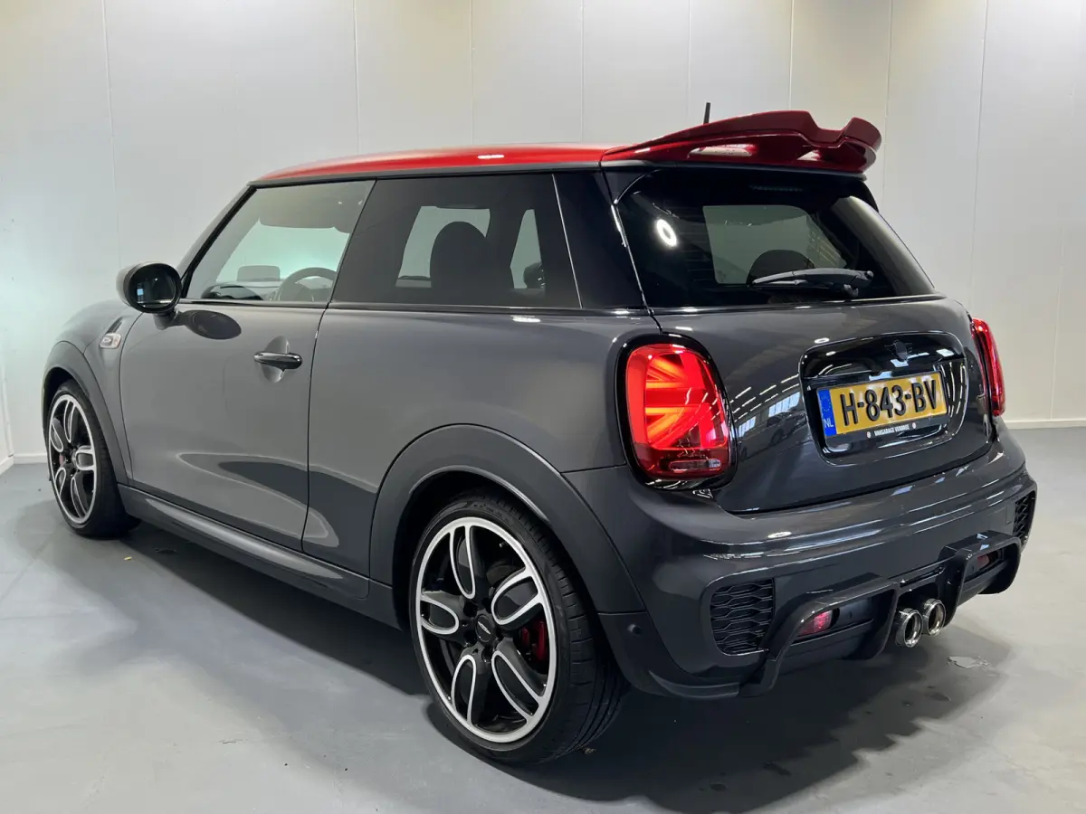 2.0 John Cooper Works Chili | Navigatie | LM Velgen 18" | Elektrisch Glazen Panoramadak | Voorstoelen Verwarmd | Achteruitrijcamera |  Cruise Control Adaptief | Airco |