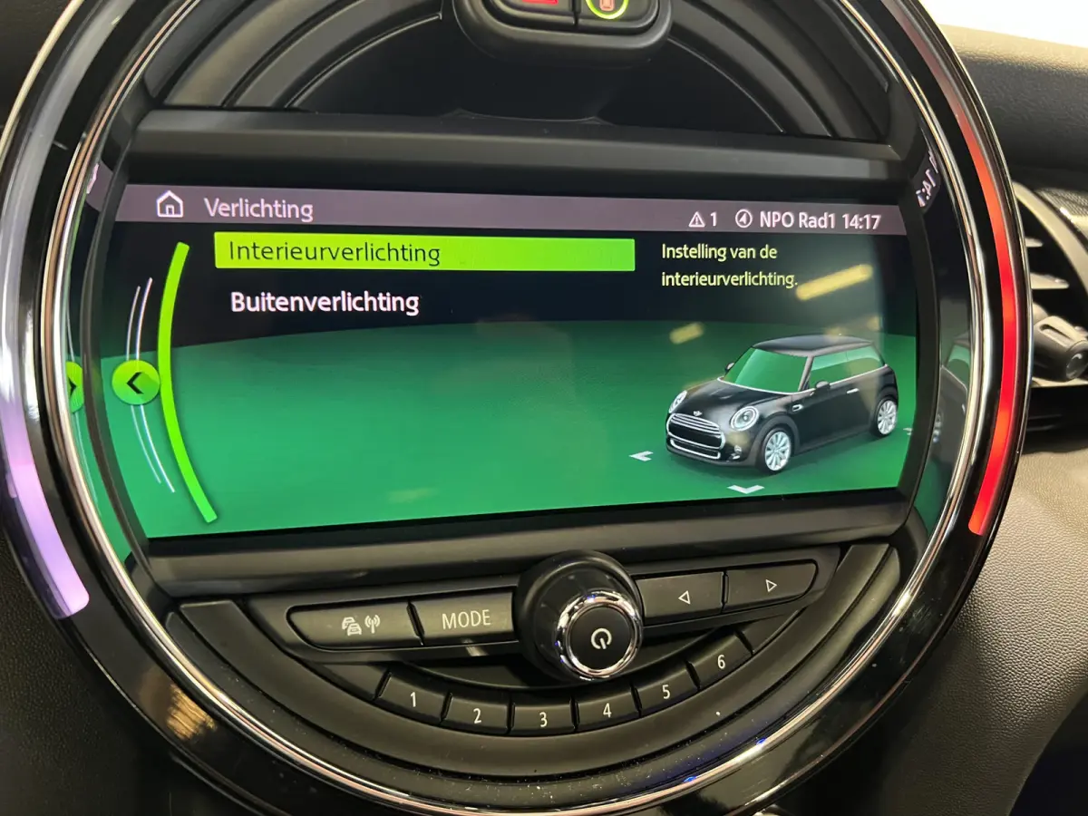 2.0 John Cooper Works Chili | Navigatie | LM Velgen 18" | Elektrisch Glazen Panoramadak | Voorstoelen Verwarmd | Achteruitrijcamera |  Cruise Control Adaptief | Airco |