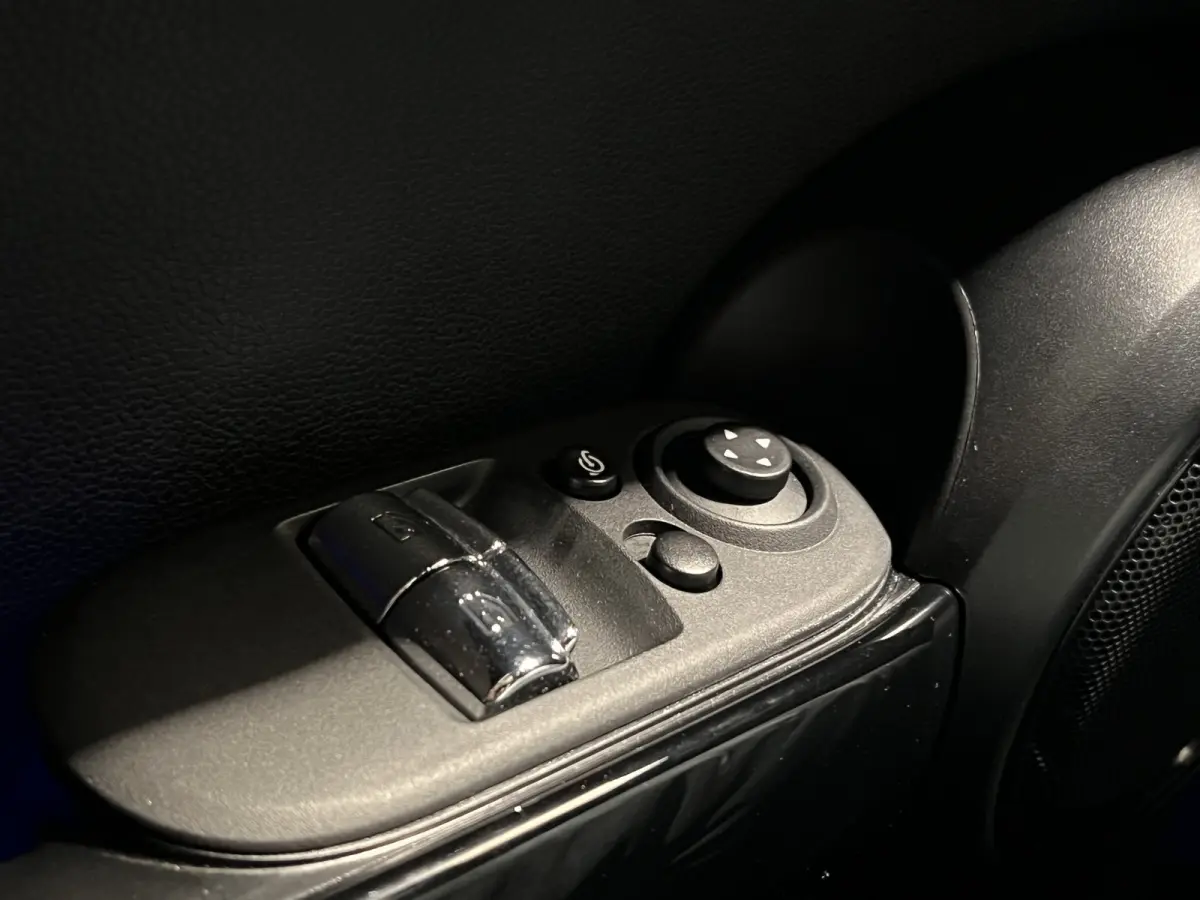 2.0 John Cooper Works Chili | Navigatie | LM Velgen 18" | Elektrisch Glazen Panoramadak | Voorstoelen Verwarmd | Achteruitrijcamera |  Cruise Control Adaptief | Airco |