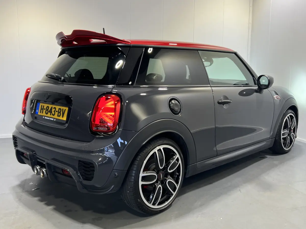 2.0 John Cooper Works Chili | Navigatie | LM Velgen 18" | Elektrisch Glazen Panoramadak | Voorstoelen Verwarmd | Achteruitrijcamera |  Cruise Control Adaptief | Airco |