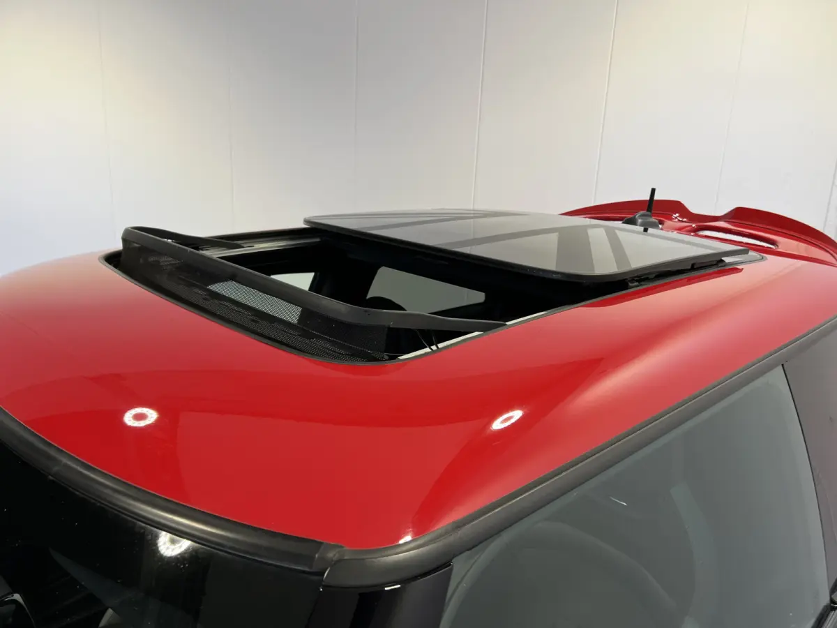 2.0 John Cooper Works Chili | Navigatie | LM Velgen 18" | Elektrisch Glazen Panoramadak | Voorstoelen Verwarmd | Achteruitrijcamera |  Cruise Control Adaptief | Airco |
