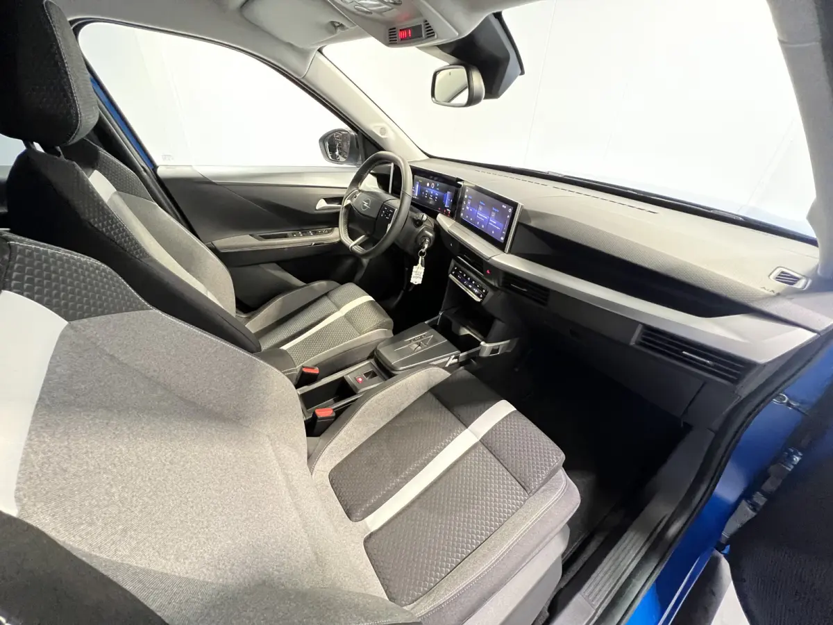 1.2 Turbo Hybrid GS | Navigatie/Android/Apple Carplay | LM Velgen 17" | Voorstoelen/Stuur/Voorruit Verwarmd | Cruise Control | Achteruitrijcamera | Airco |