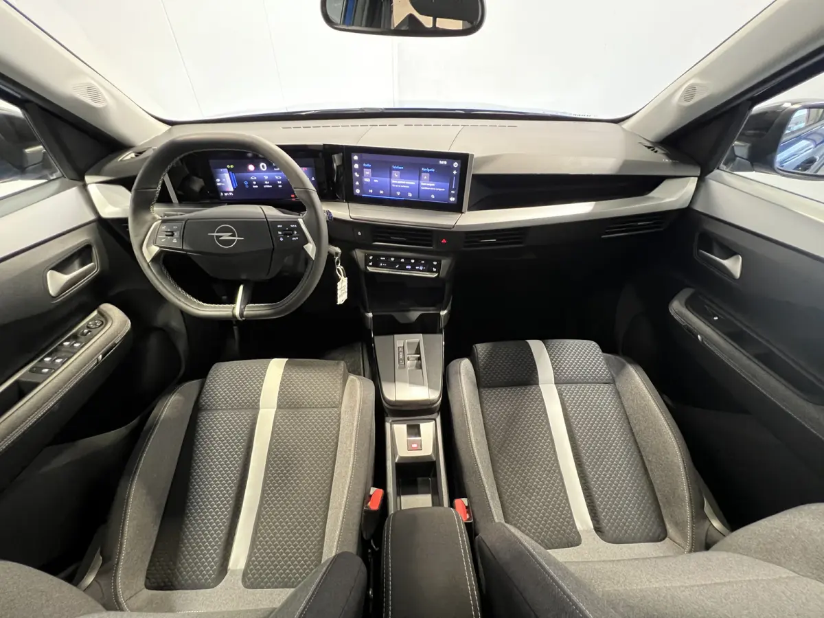 1.2 Turbo Hybrid GS | Navigatie/Android/Apple Carplay | LM Velgen 17" | Voorstoelen/Stuur/Voorruit Verwarmd | Cruise Control | Achteruitrijcamera | Airco |