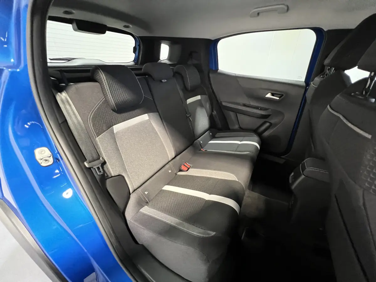 1.2 Turbo Hybrid GS | Navigatie/Android/Apple Carplay | LM Velgen 17" | Voorstoelen/Stuur/Voorruit Verwarmd | Cruise Control | Achteruitrijcamera | Airco |