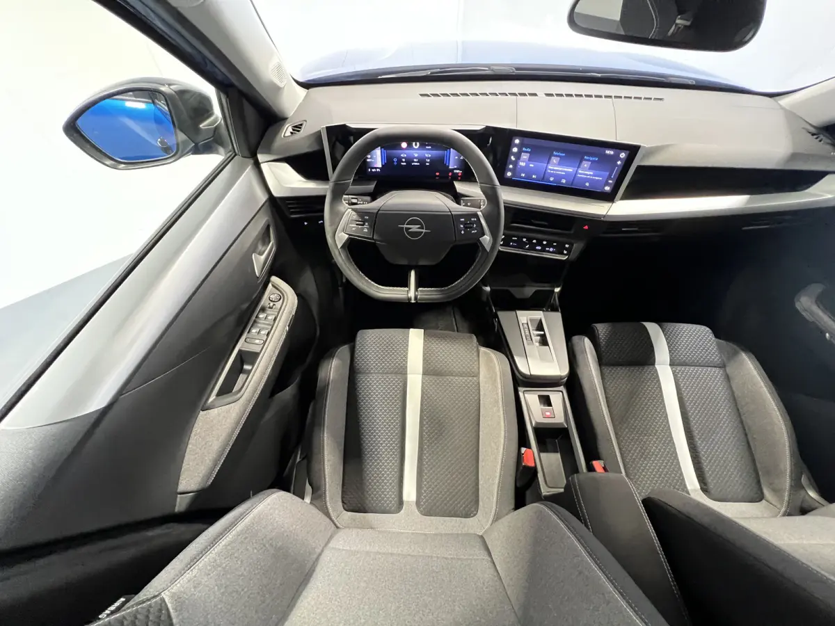 1.2 Turbo Hybrid GS | Navigatie/Android/Apple Carplay | LM Velgen 17" | Voorstoelen/Stuur/Voorruit Verwarmd | Cruise Control | Achteruitrijcamera | Airco |