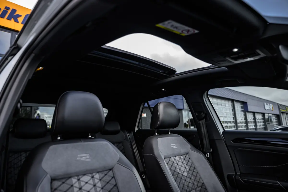 1.5 TSI R-Line Pano/iQ-light/Blindspot