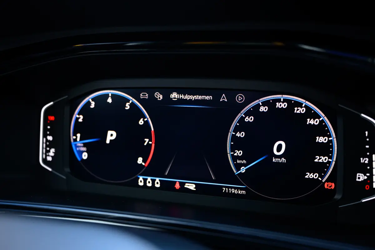 1.5 TSI R-Line Pano/iQ-light/Blindspot