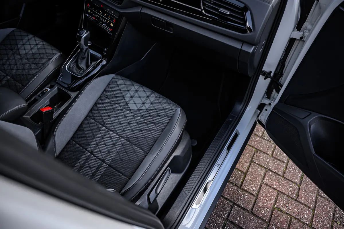 1.5 TSI R-Line Pano/iQ-light/Blindspot