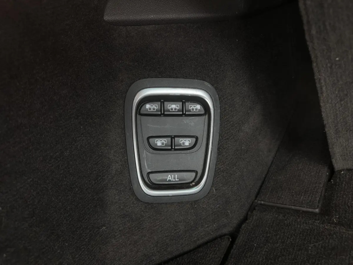 2.0 Blue dCi Intens 7pers. *AUT | PANO | HEAD-UP | LEATHER | CRUISE | FULL-LED | CAMERA | KEYLESS | HEATED-COMFORTSEATS | PRIVACY-GLASS | ECC | PDC | AMBIENT-LIGHT | 19''ALU*