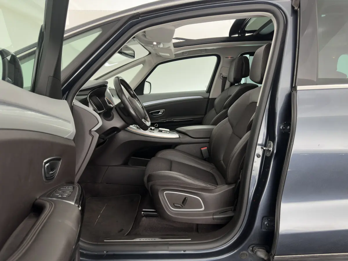 2.0 Blue dCi Intens 7pers. *AUT | PANO | HEAD-UP | LEATHER | CRUISE | FULL-LED | CAMERA | KEYLESS | HEATED-COMFORTSEATS | PRIVACY-GLASS | ECC | PDC | AMBIENT-LIGHT | 19''ALU*
