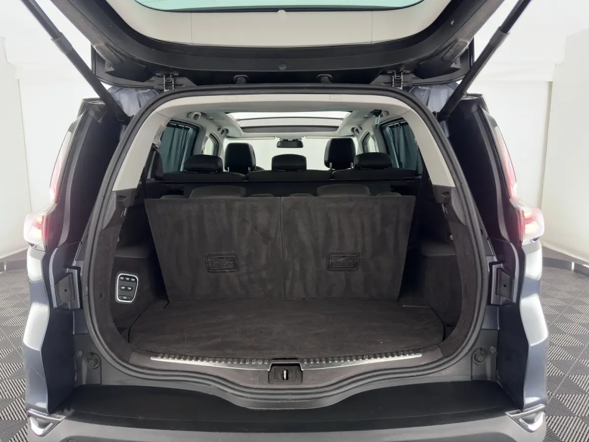 2.0 Blue dCi Intens 7pers. *AUT | PANO | HEAD-UP | LEATHER | CRUISE | FULL-LED | CAMERA | KEYLESS | HEATED-COMFORTSEATS | PRIVACY-GLASS | ECC | PDC | AMBIENT-LIGHT | 19''ALU*