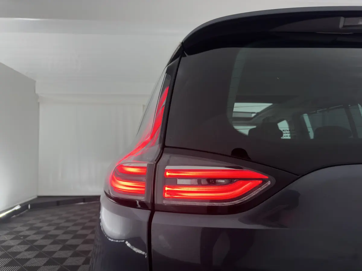 2.0 Blue dCi Intens 7pers. *AUT | PANO | HEAD-UP | LEATHER | CRUISE | FULL-LED | CAMERA | KEYLESS | HEATED-COMFORTSEATS | PRIVACY-GLASS | ECC | PDC | AMBIENT-LIGHT | 19''ALU*