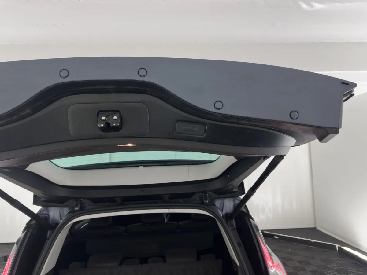 2.0 Blue dCi Intens 7pers. *AUT | PANO | HEAD-UP | LEATHER | CRUISE | FULL-LED | CAMERA | KEYLESS | HEATED-COMFORTSEATS | PRIVACY-GLASS | ECC | PDC | AMBIENT-LIGHT | 19''ALU*