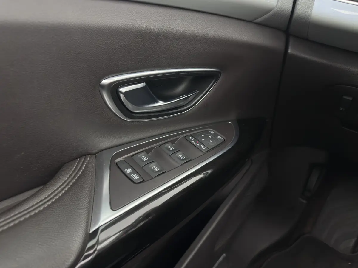 2.0 Blue dCi Intens 7pers. *AUT | PANO | HEAD-UP | LEATHER | CRUISE | FULL-LED | CAMERA | KEYLESS | HEATED-COMFORTSEATS | PRIVACY-GLASS | ECC | PDC | AMBIENT-LIGHT | 19''ALU*