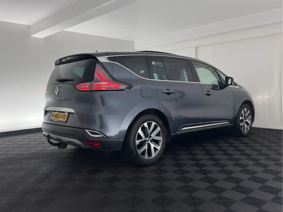 2.0 Blue dCi Intens 7pers. *AUT | PANO | HEAD-UP | LEATHER | CRUISE | FULL-LED | CAMERA | KEYLESS | HEATED-COMFORTSEATS | PRIVACY-GLASS | ECC | PDC | AMBIENT-LIGHT | 19''ALU*