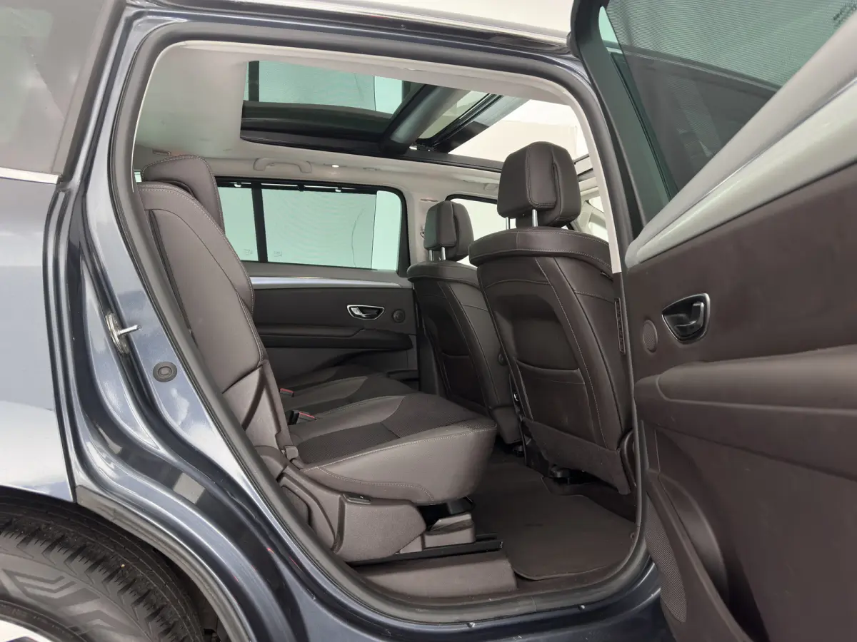 2.0 Blue dCi Intens 7pers. *AUT | PANO | HEAD-UP | LEATHER | CRUISE | FULL-LED | CAMERA | KEYLESS | HEATED-COMFORTSEATS | PRIVACY-GLASS | ECC | PDC | AMBIENT-LIGHT | 19''ALU*
