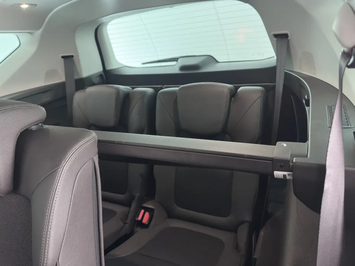 2.0 Blue dCi Intens 7pers. *AUT | PANO | HEAD-UP | LEATHER | CRUISE | FULL-LED | CAMERA | KEYLESS | HEATED-COMFORTSEATS | PRIVACY-GLASS | ECC | PDC | AMBIENT-LIGHT | 19''ALU*