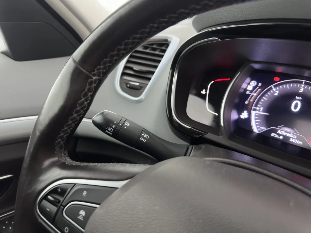 2.0 Blue dCi Intens 7pers. *AUT | PANO | HEAD-UP | LEATHER | CRUISE | FULL-LED | CAMERA | KEYLESS | HEATED-COMFORTSEATS | PRIVACY-GLASS | ECC | PDC | AMBIENT-LIGHT | 19''ALU*