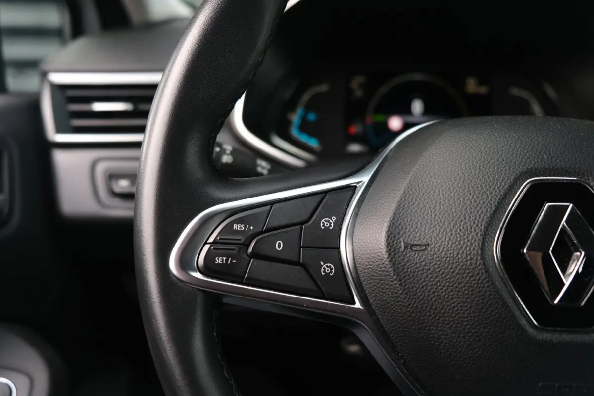 1.6 E-Tech Hybrid 140 Zen Navi Cruise PDC