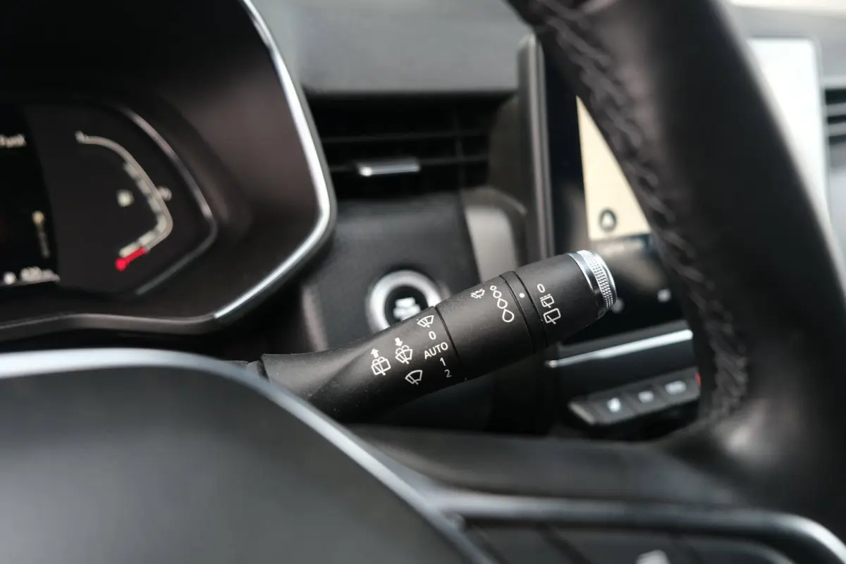 1.6 E-Tech Hybrid 140 Zen Navi Cruise PDC