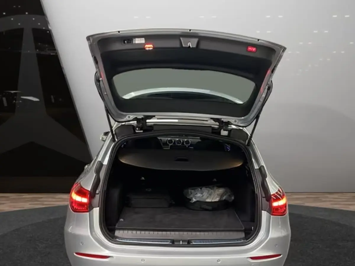 300e T AVANTGARDE ** LED, PANO, TREKH, MEM, WINTER-PACK, 18-inch LMV ** Ex MB-AG - UNFALLFREI ** ** INFORMEER OOK NAAR ONZE AANTREKKELIJKE FINANCIAL-LEASE TARIEVEN **
